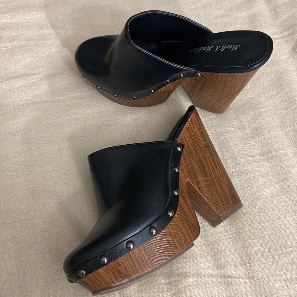 Mark and Maddux Antonio-06 Wood Effect Platform Women's Clogs in Black